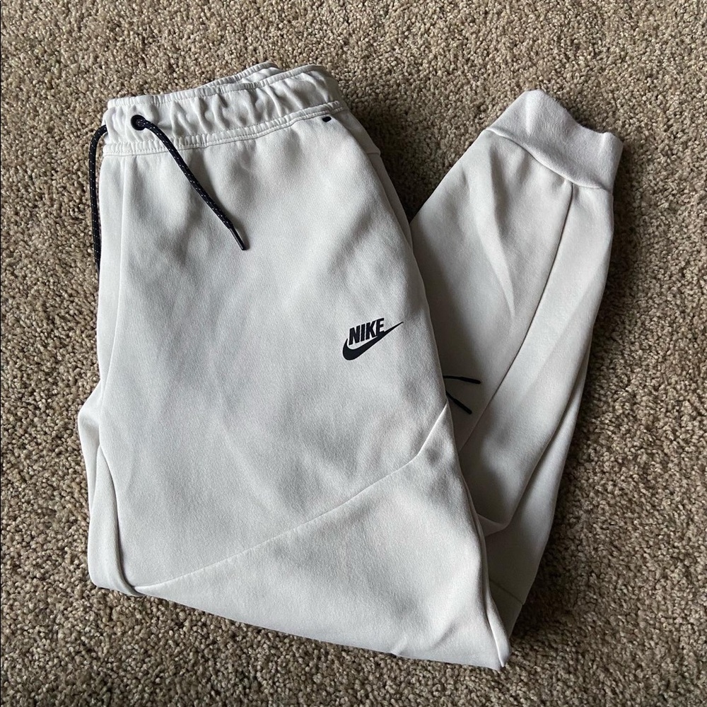 Creamy Nike sweatpants!